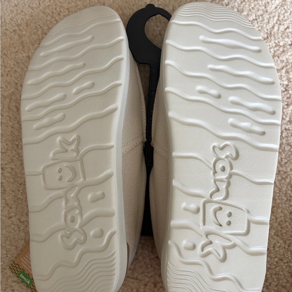 Sanuk Men’s Tan Slip-On Slippers - Picture 3 of 3